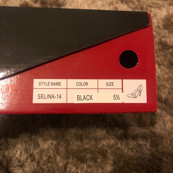 Black Pumps - Picture 2 of 2